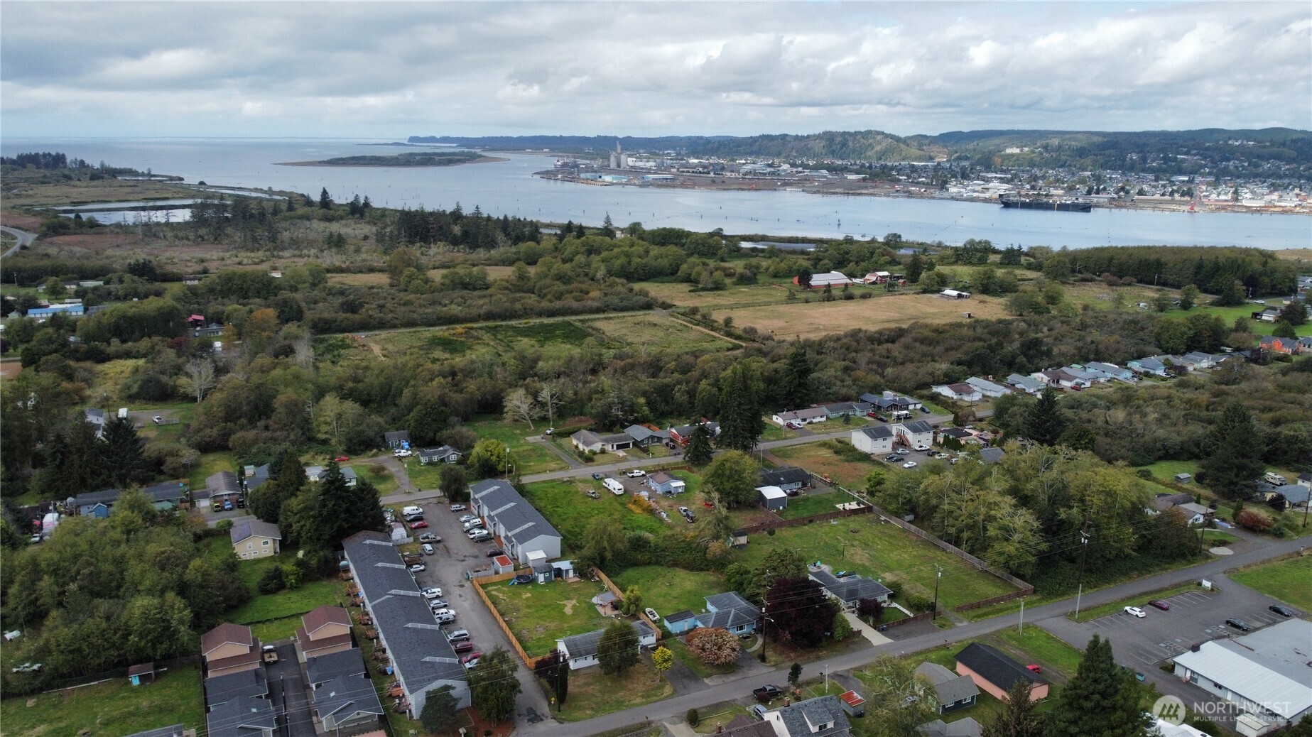 1913 Coolidge Road Aberdeen, WA 98520 - Photo 7 of 18 an aerial view of multiple house