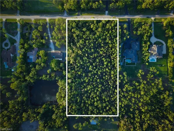 a view of a tennis court