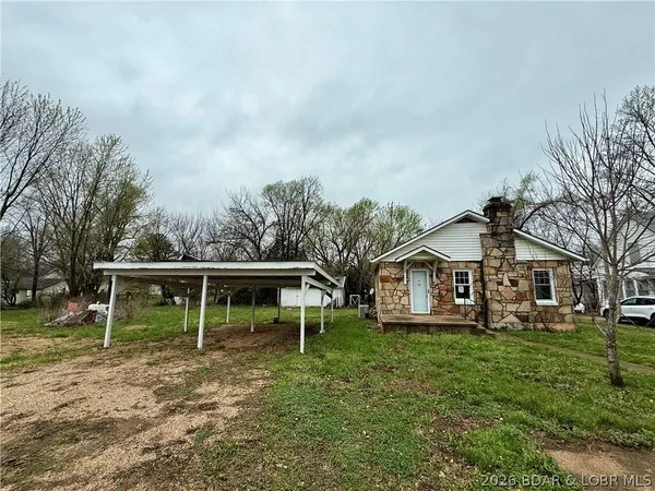 203 South Hunter Street, Versailles, MO 65084