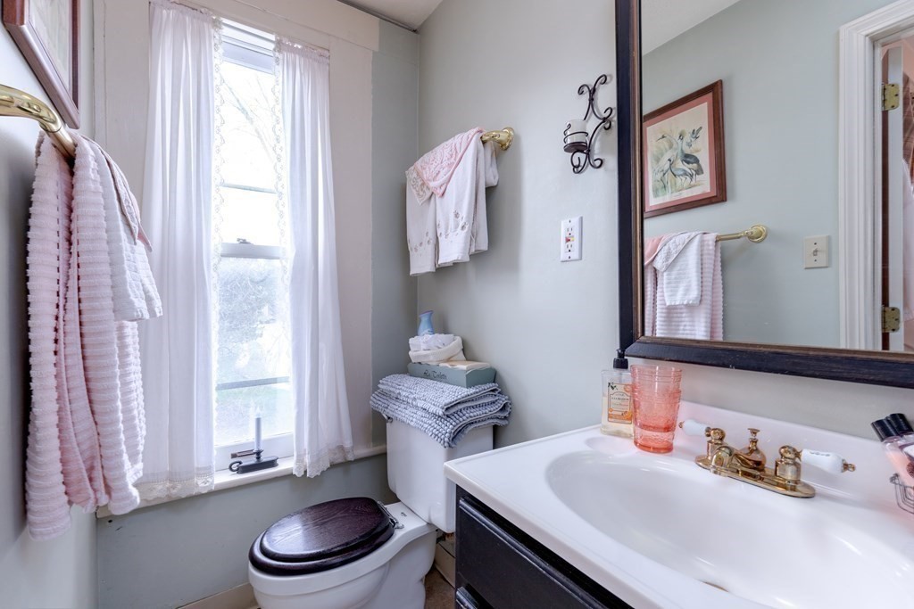 423 King Street Littleton, MA 01460 - Photo 17 of 38