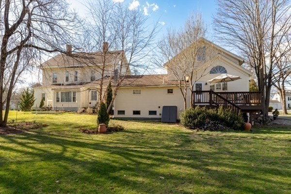 423 King Street Littleton, MA 01460 - Photo 4 of 38