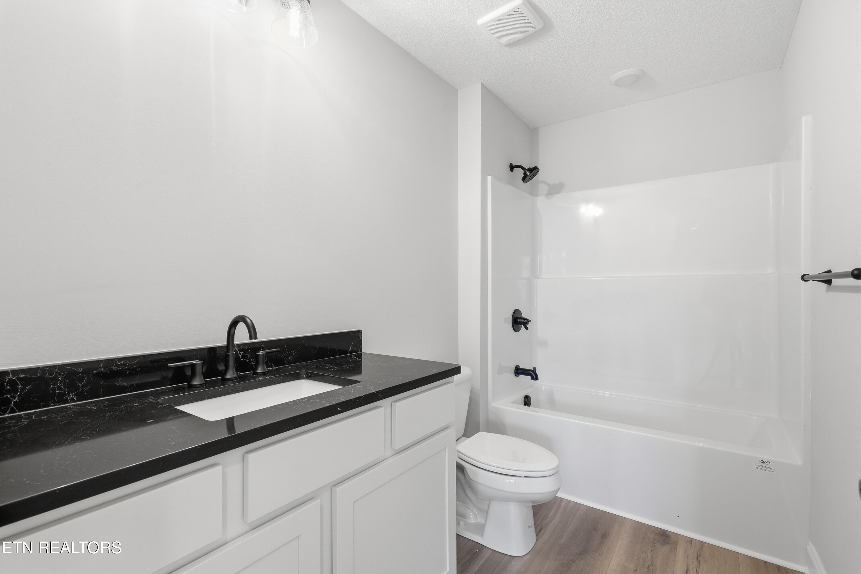 2036 Hickory Reserve Road Knoxville, TN 37932 - Photo 14 of 18 Upstairs Hall Bath