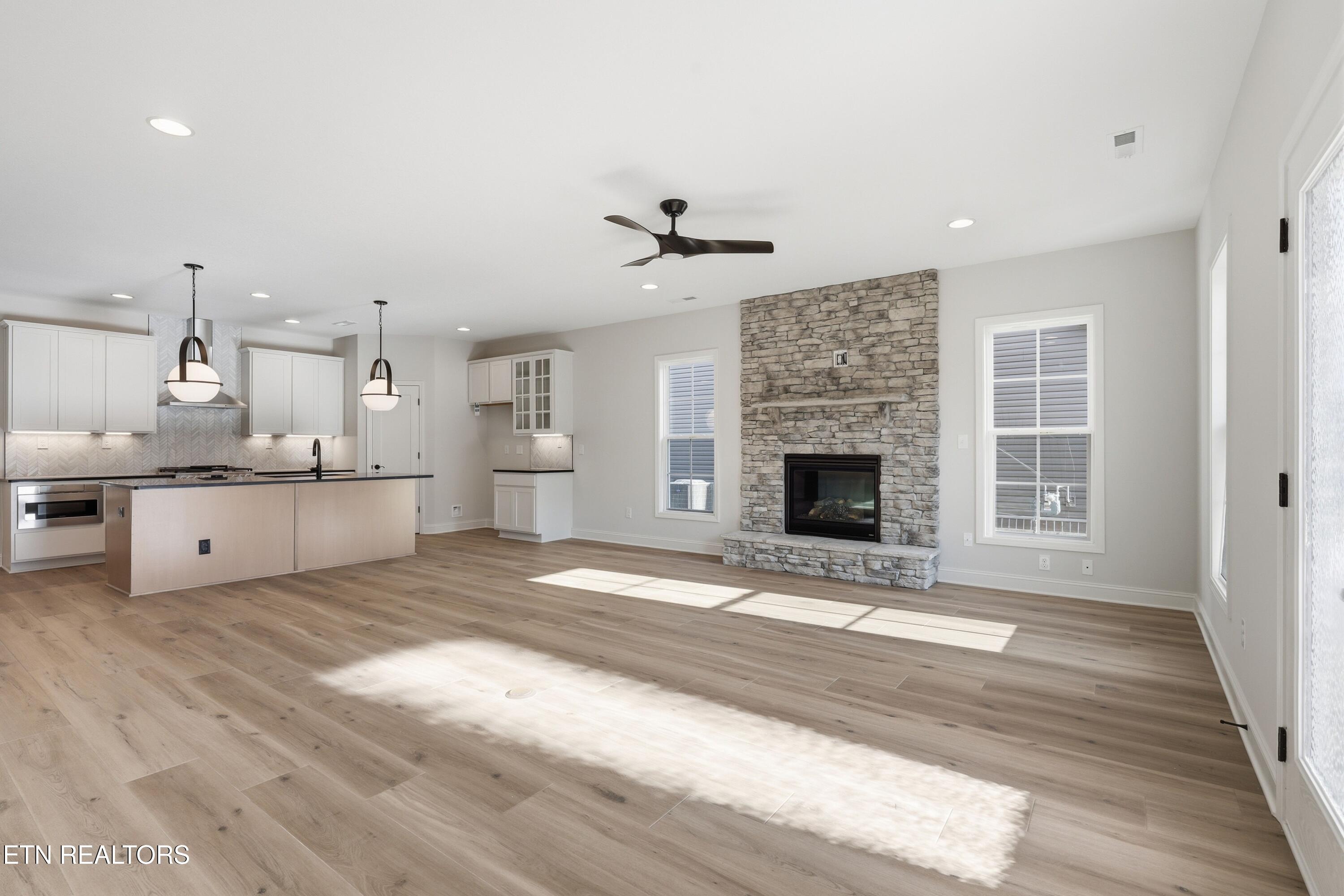 2036 Hickory Reserve Road Knoxville, TN 37932 - Photo 2 of 18 Living Area