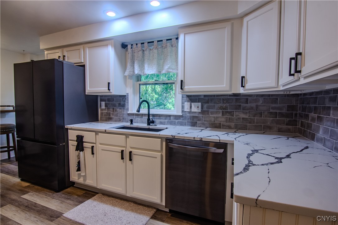 4596 Brickyard Falls Road Manlius, NY 13104 - Photo 11 of 30