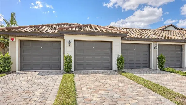 $4,500 | 5710 Palmer Circle, Unit 201, Bradenton, FL 34211