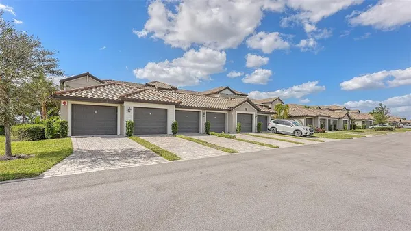 $4,500 | 5710 Palmer Circle, Unit 201, Bradenton, FL 34211