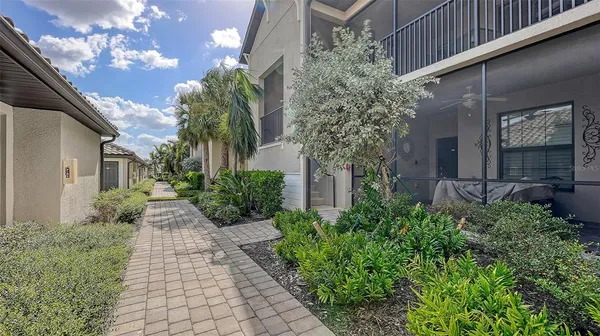 $4,500 | 5710 Palmer Circle, Unit 201, Bradenton, FL 34211