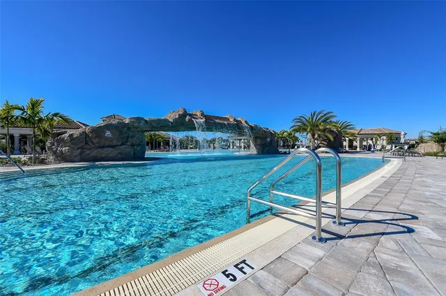 $4,500 | 5710 Palmer Circle, Unit 201, Bradenton, FL 34211