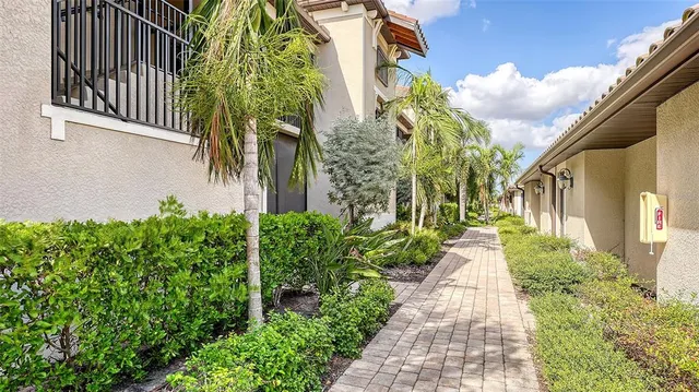 $4,500 | 5710 Palmer Circle, Unit 201, Bradenton, FL 34211