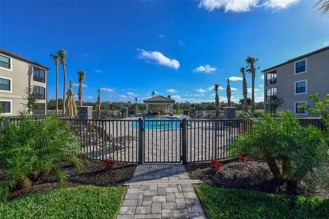 $4,500 | 5710 Palmer Circle, Unit 201, Bradenton, FL 34211