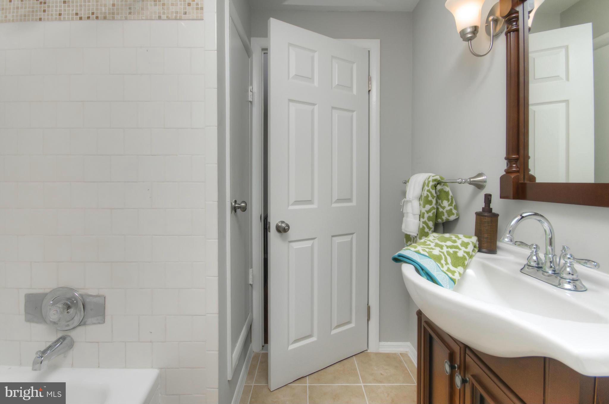 5641 Whitby Road Baltimore, MD 21206 - Photo 14 of 20 Bath