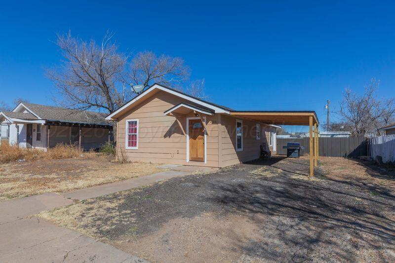 2106 Southwest 1st Avenue Amarillo, TX 79106 - Photo 16 of 17 a house with a outdoor space