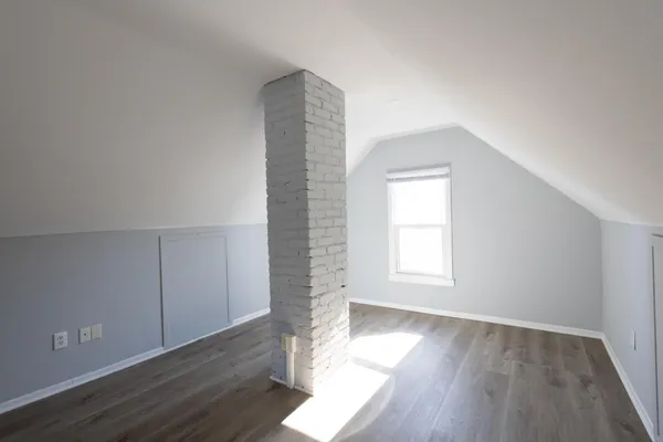 $2,100 | 1168 Lane Place, St. Paul, MN 55106