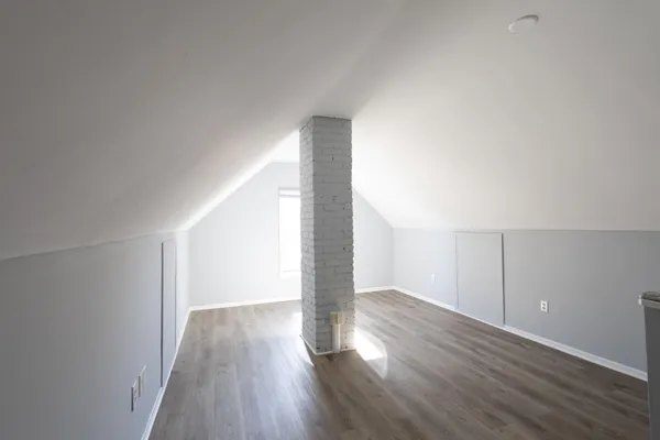 $2,100 | 1168 Lane Place, St. Paul, MN 55106