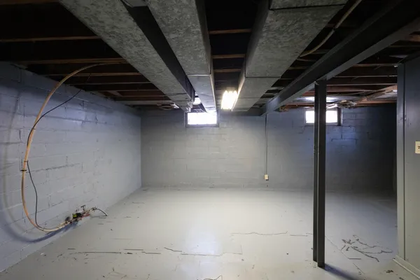 $2,100 | 1168 Lane Place, St. Paul, MN 55106