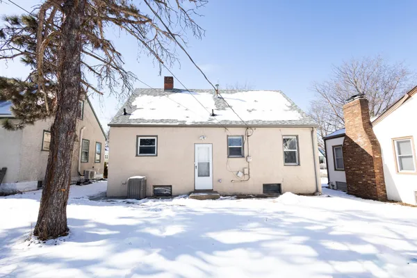 $2,100 | 1168 Lane Place, St. Paul, MN 55106