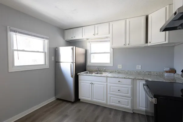 $2,100 | 1168 Lane Place, St. Paul, MN 55106