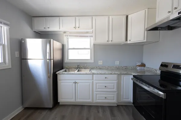 $2,100 | 1168 Lane Place, St. Paul, MN 55106