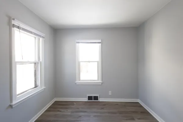 $2,100 | 1168 Lane Place, St. Paul, MN 55106