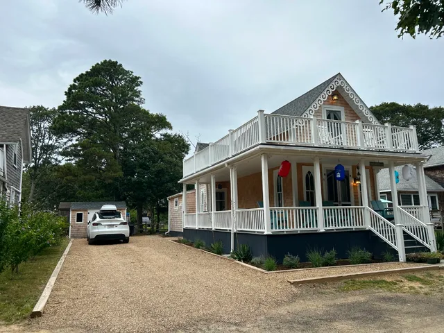 $1,395,000 | 9 Brunswick Avenue, Oak Bluffs, MA 02557