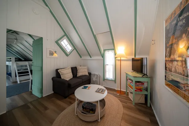 $1,395,000 | 9 Brunswick Avenue, Oak Bluffs, MA 02557