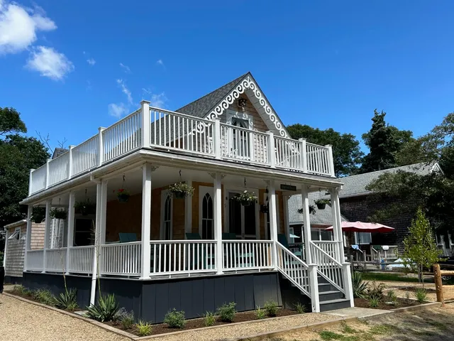 $1,395,000 | 9 Brunswick Avenue, Oak Bluffs, MA 02557