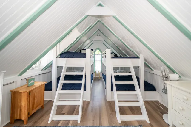 $1,395,000 | 9 Brunswick Avenue, Oak Bluffs, MA 02557