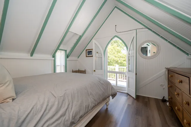 $1,395,000 | 9 Brunswick Avenue, Oak Bluffs, MA 02557