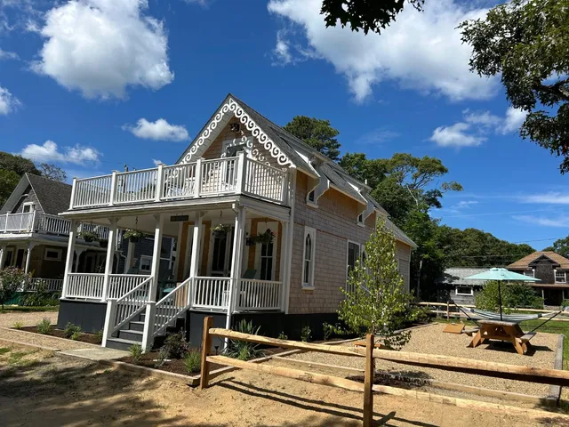 $1,395,000 | 9 Brunswick Avenue, Oak Bluffs, MA 02557