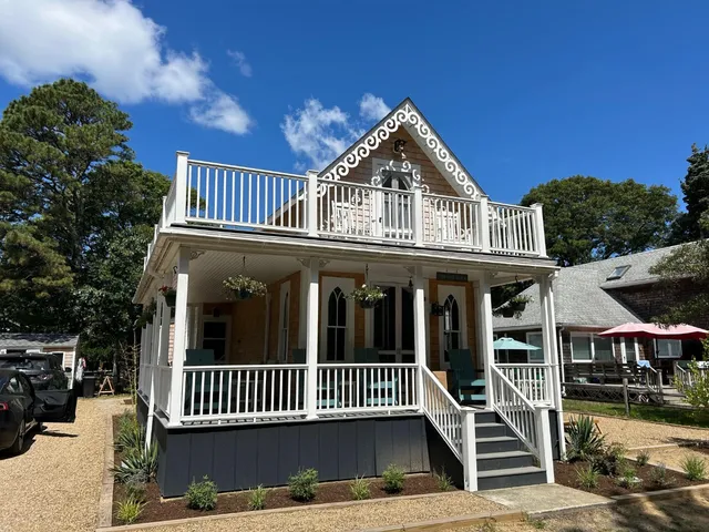 $1,395,000 | 9 Brunswick Avenue, Oak Bluffs, MA 02557
