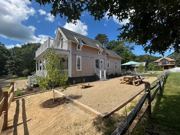 $1,295,000 | 9 Brunswick Avenue, Oak Bluffs, MA 02557