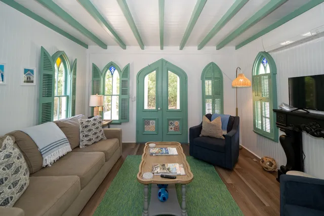 $1,395,000 | 9 Brunswick Avenue, Oak Bluffs, MA 02557