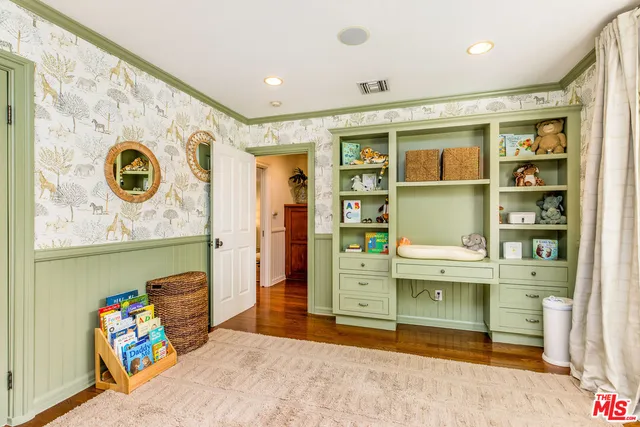 a view of a storage & utility room