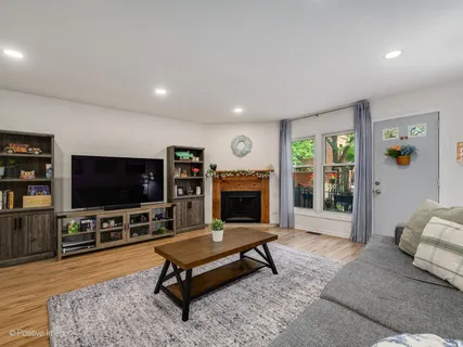 $849,900 | 492 West Belmont Avenue, Chicago, IL 60657