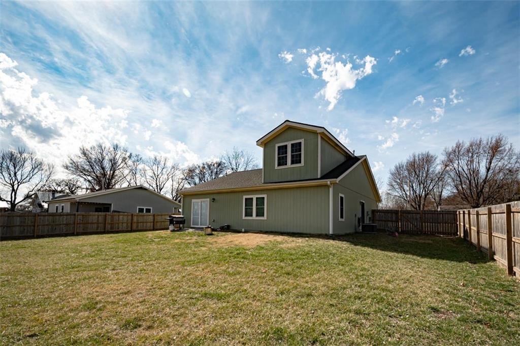 211 Harrison Street Pomona, KS 66076 - Photo 5 of 41