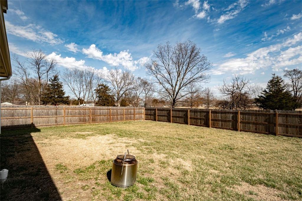 211 Harrison Street Pomona, KS 66076 - Photo 6 of 41