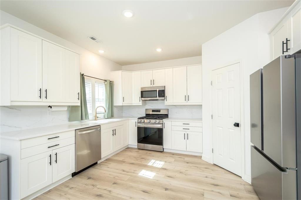 211 Harrison Street Pomona, KS 66076 - Photo 9 of 41