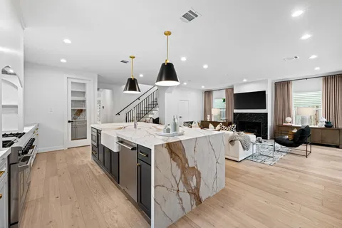 $1,649,000 | 1215 Ashland Street, Houston, TX 77008
