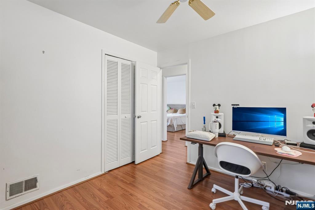 108 Morningside Road Paramus, NJ 07652 - Photo 25 of 45