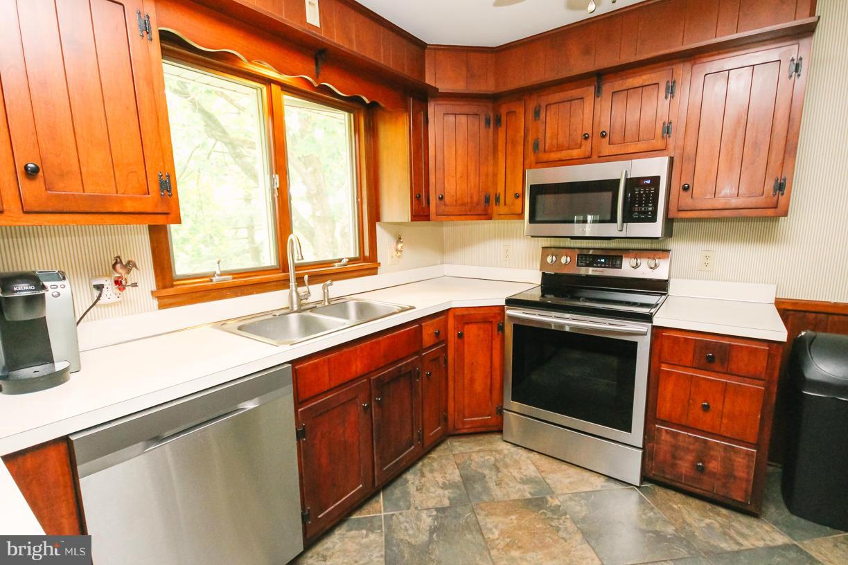 1019 Cherrytown Road Westminster, MD 21158 - Photo 6 of 28 Kitchen w/ New appliances