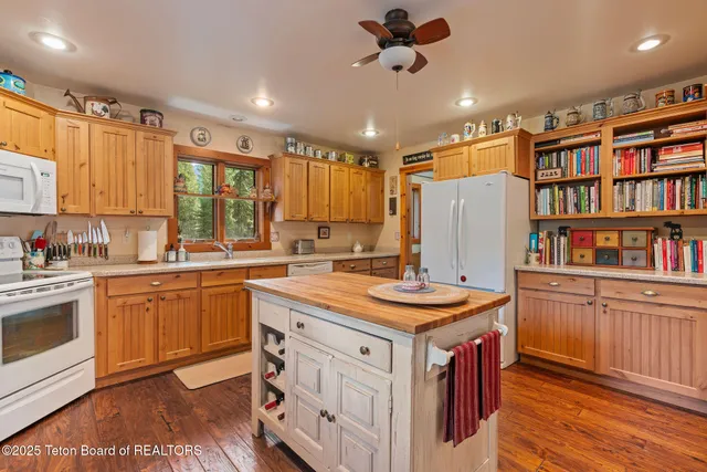 $799,000 | 281 Pine Street, Alpine, WY 83128