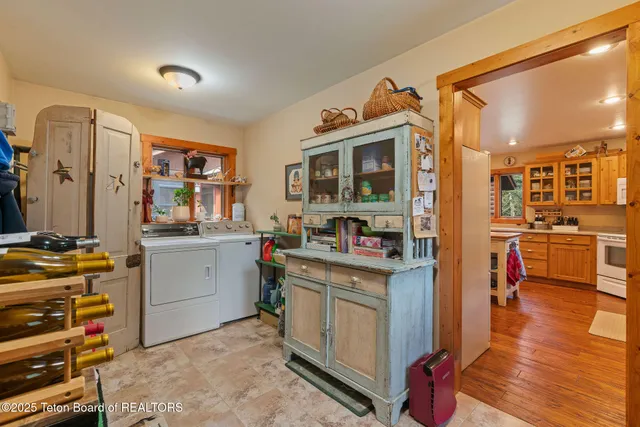 $799,000 | 281 Pine Street, Alpine, WY 83128