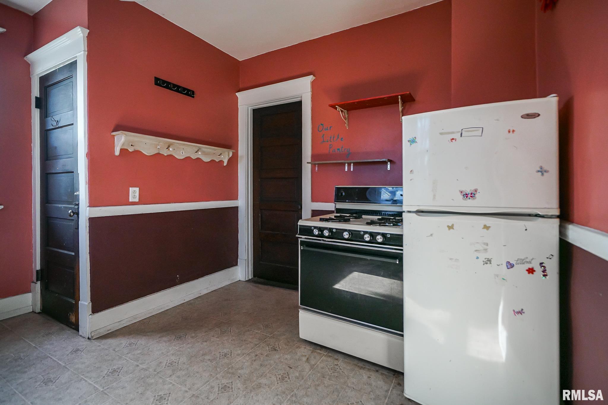 2223 North Sheridan Road Peoria, IL 61604 - Photo 11 of 30