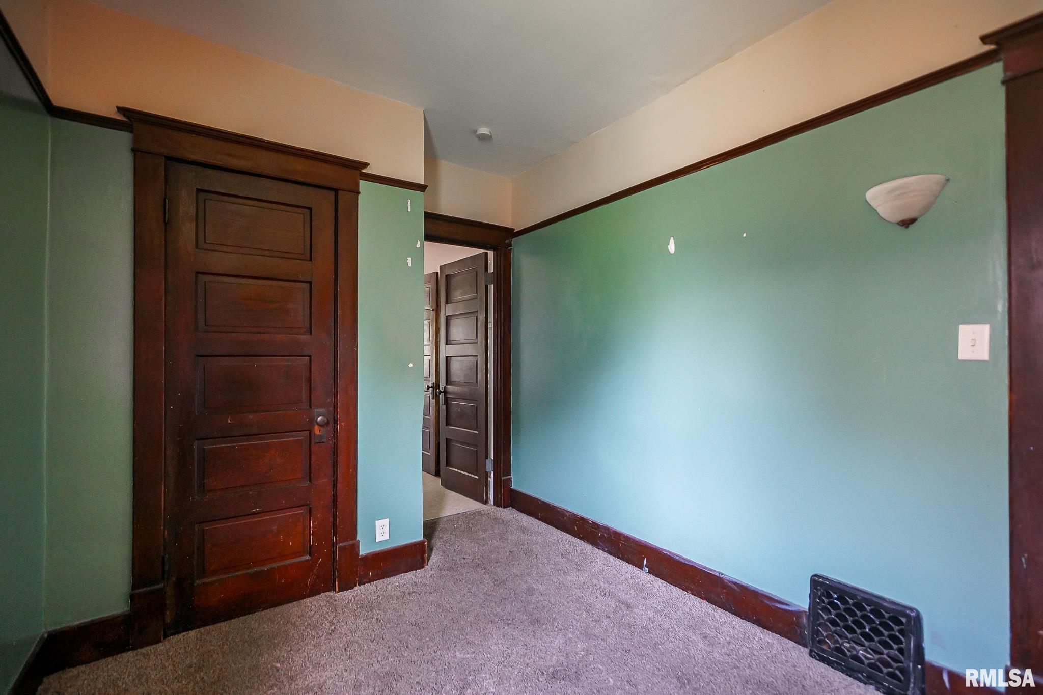 2223 North Sheridan Road Peoria, IL 61604 - Photo 15 of 30
