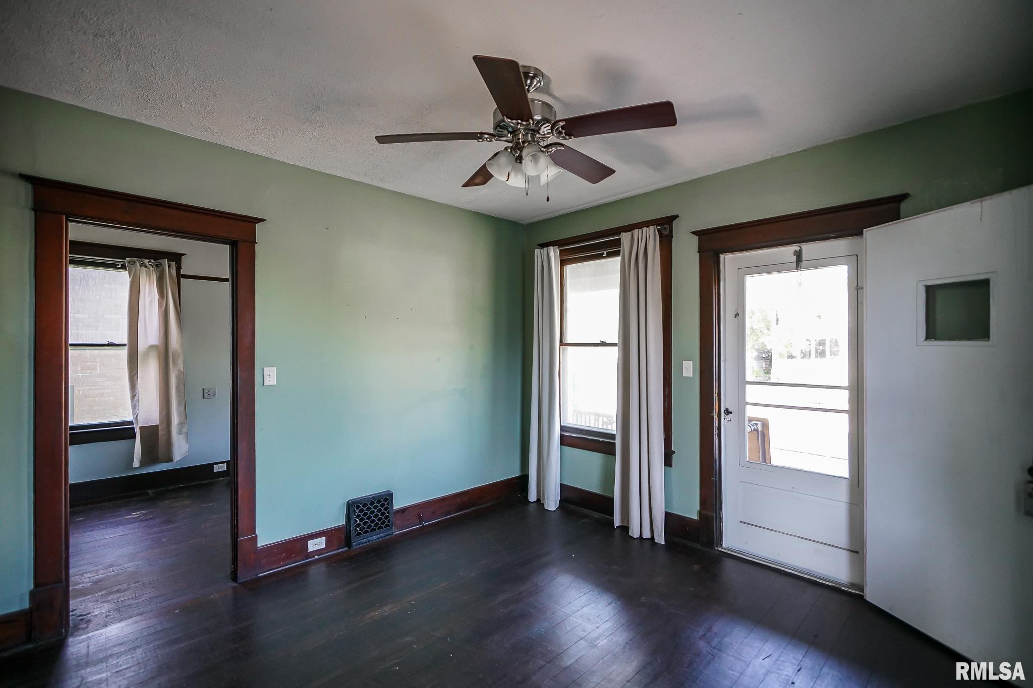2223 North Sheridan Road Peoria, IL 61604 - Photo 4 of 30