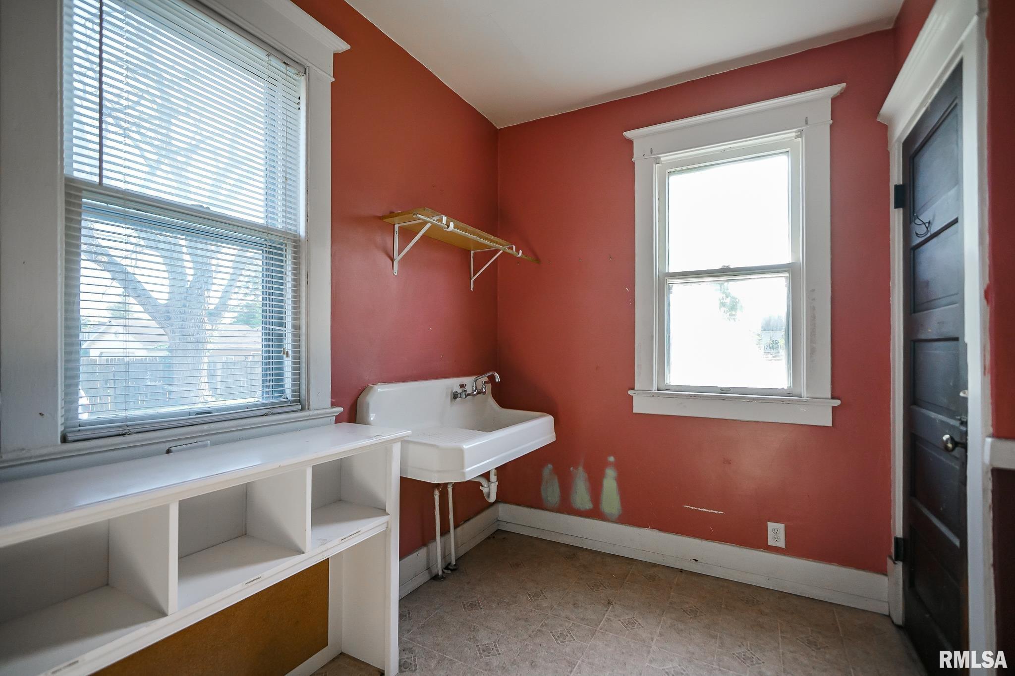 2223 North Sheridan Road Peoria, IL 61604 - Photo 10 of 30