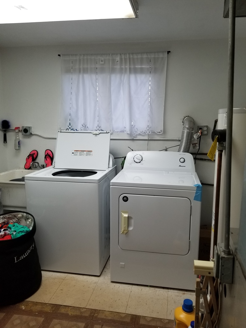 181 Oxford Road Bolingbrook, IL 60440 - Photo 29 of 29 a utility room with dryer and washer