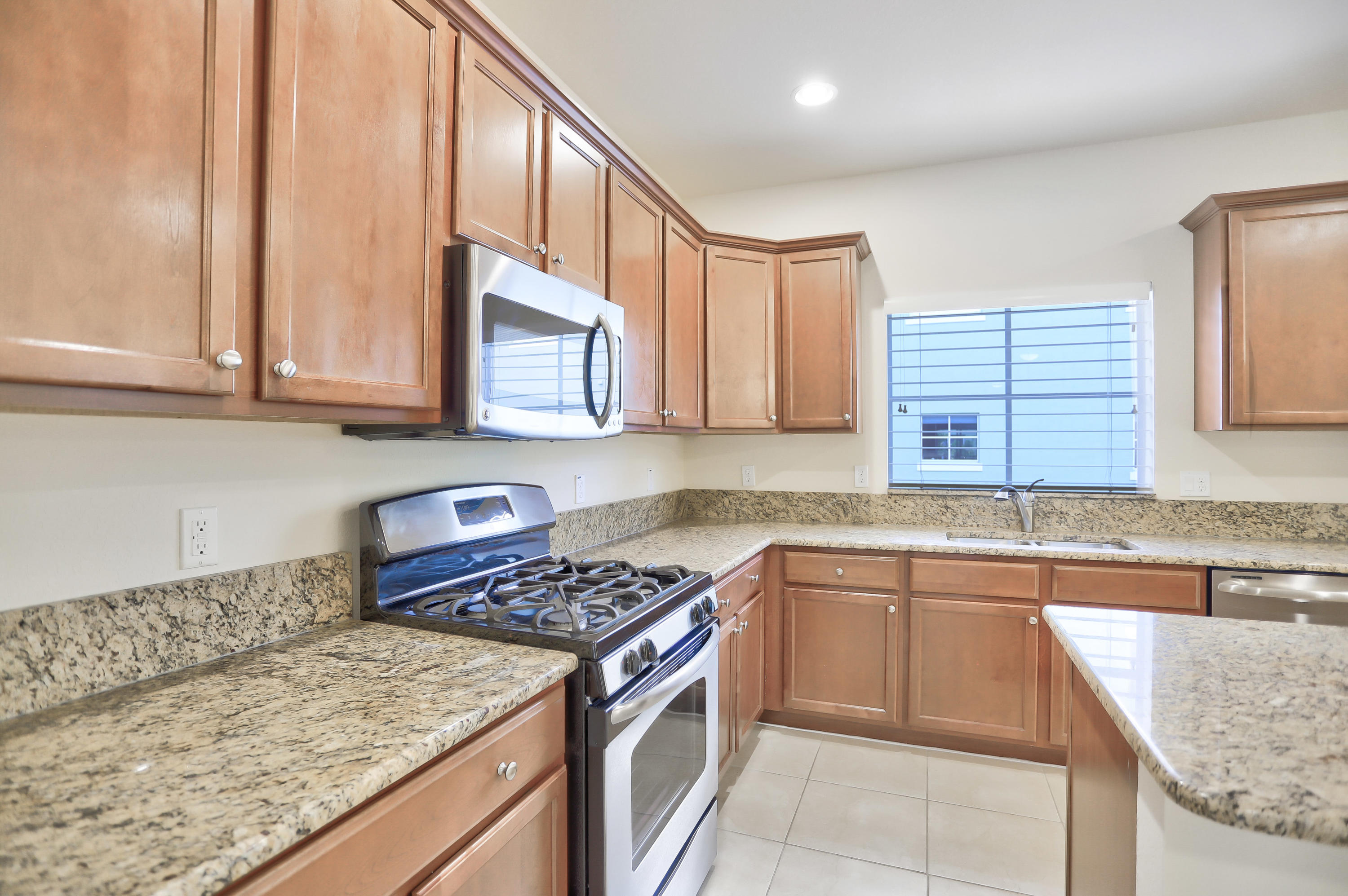 48 Northwest Hawthorne Place Boca Raton, FL 33432 - Photo 21 of 38 IMG_8893_4_5_6_7