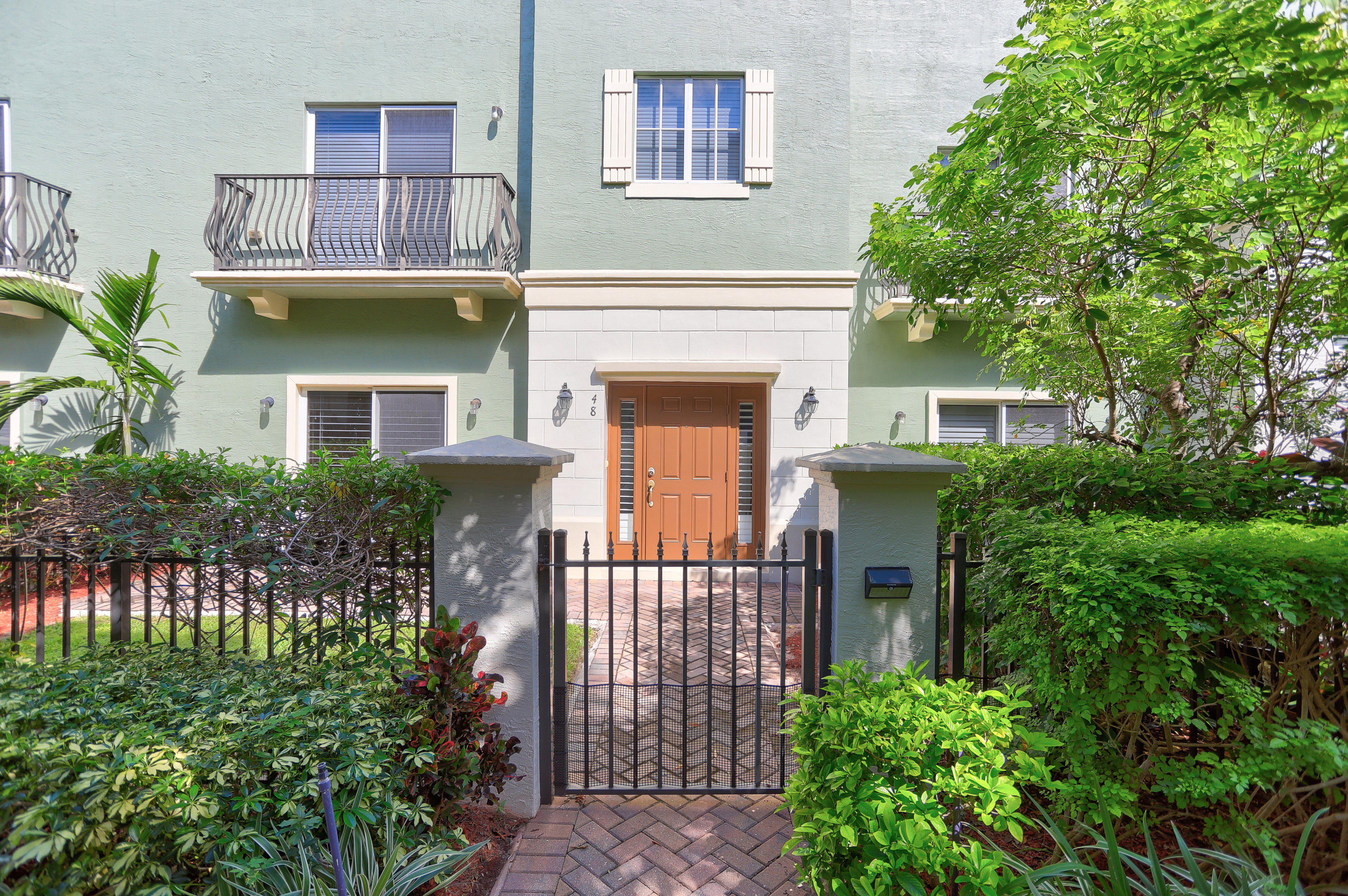 48 Northwest Hawthorne Place Boca Raton, FL 33432 - Photo 4 of 38 IMG_8798_799_800_801_802