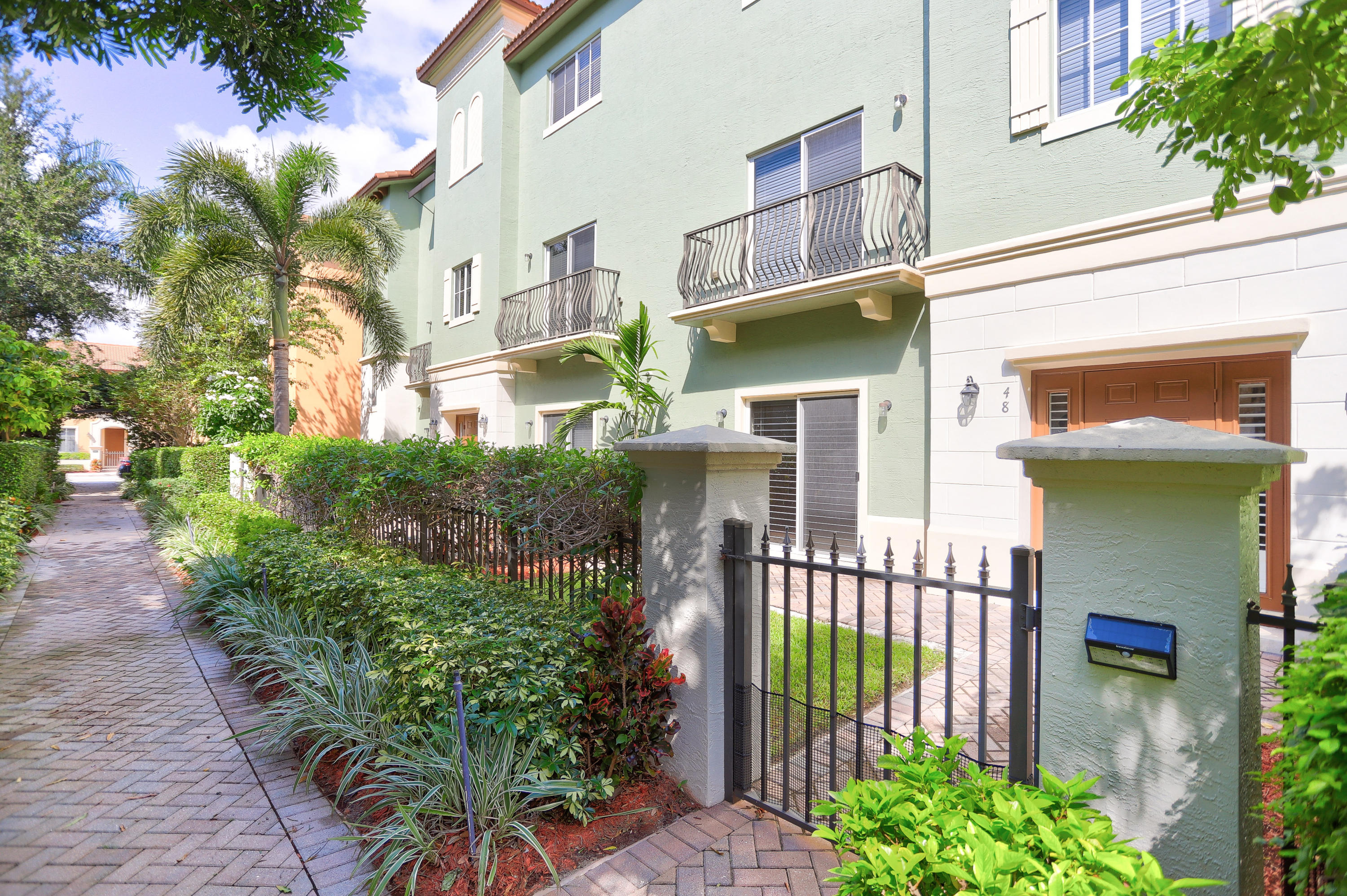 48 Northwest Hawthorne Place Boca Raton, FL 33432 - Photo 5 of 38 IMG_8803_4_5_6_7